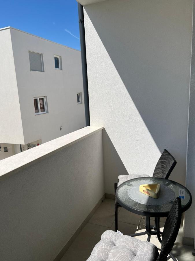 Apartment Sunrise With Private Parking Póla Kültér fotó